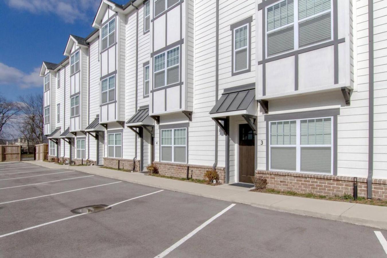 Beautiful Townhomes 2 Units With Outdoor Patios Holiday home Nashville