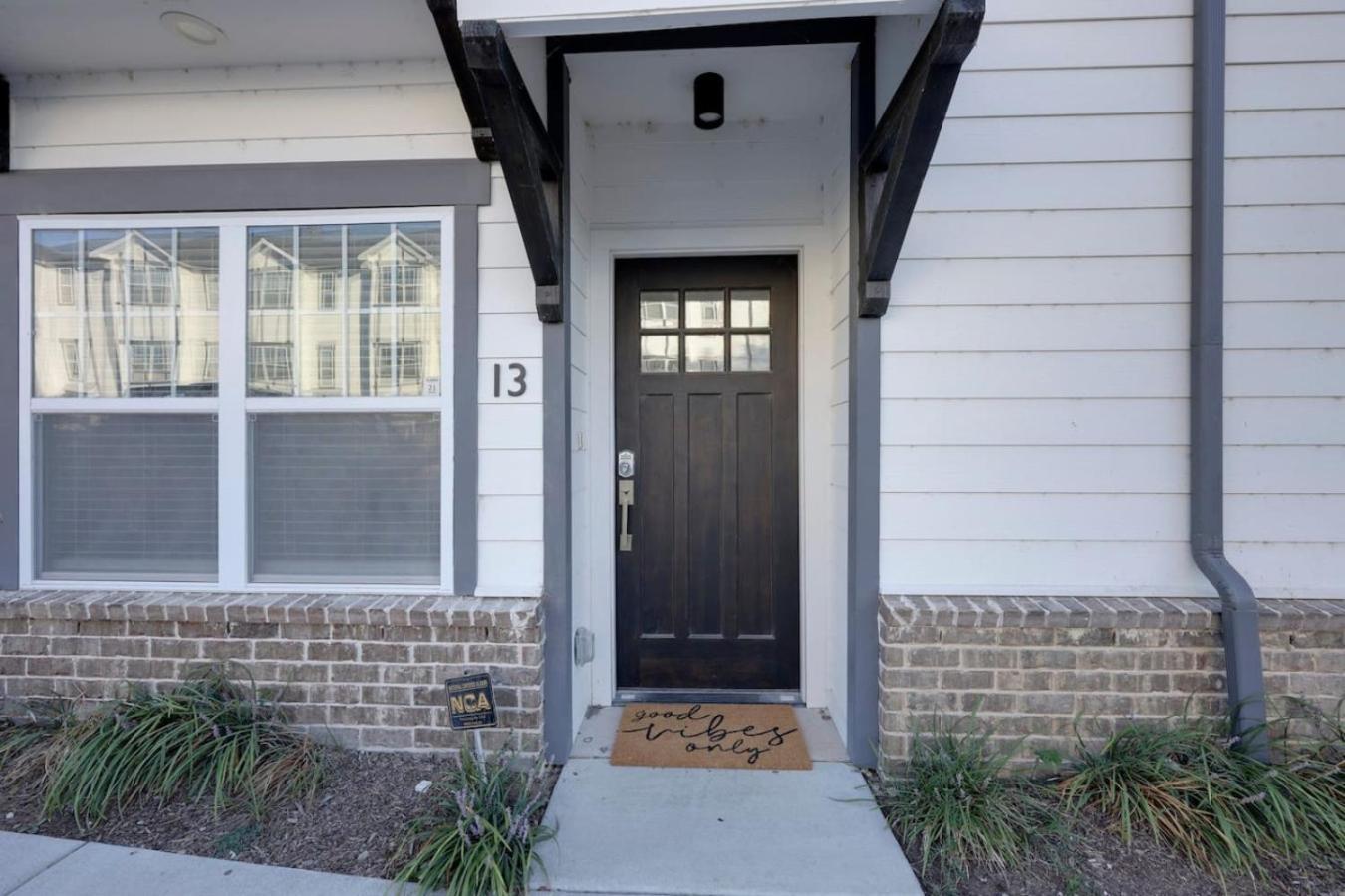 Minutes To Broadway Alluring Gated Townhome Holiday home *
