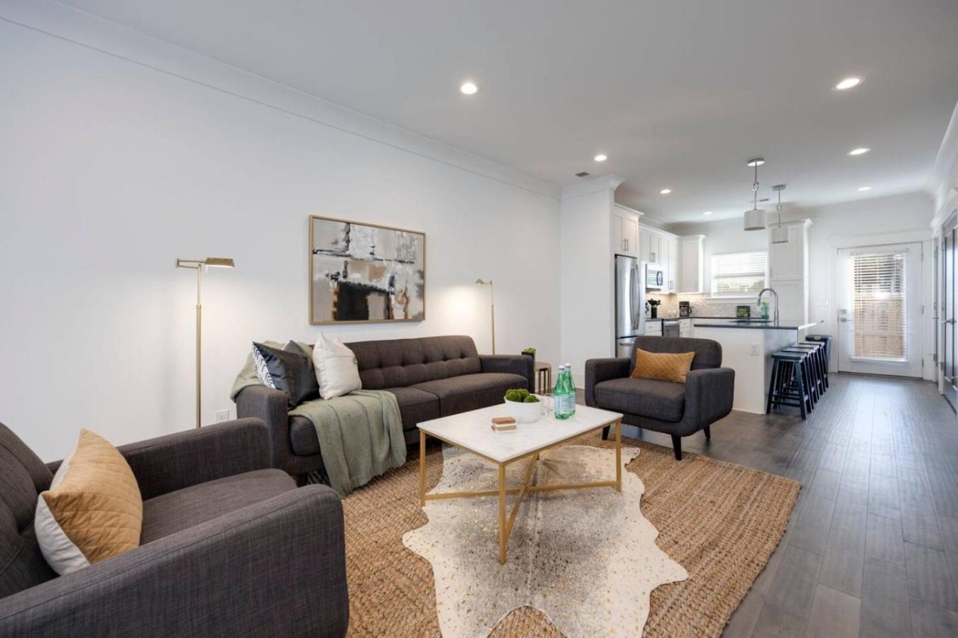 Holiday home Beautiful Townhomes 2 Units With Outdoor Patios *