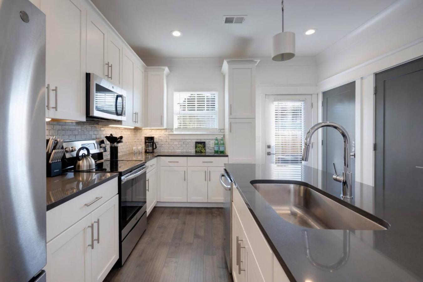 Beautiful Townhomes 2 Units With Outdoor Patios Holiday home Nashville