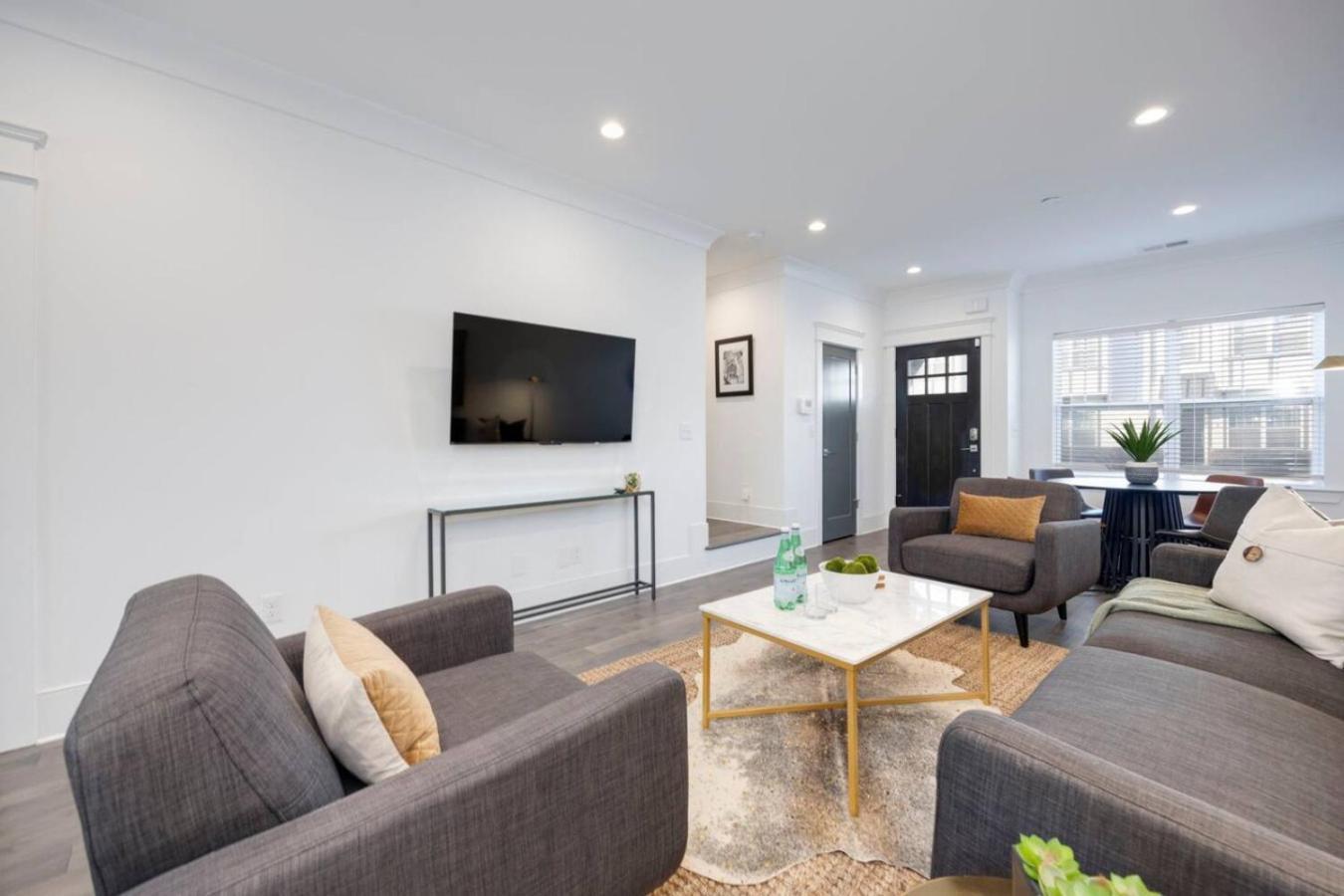 Beautiful Townhomes 2 Units With Outdoor Patios Holiday home Nashville