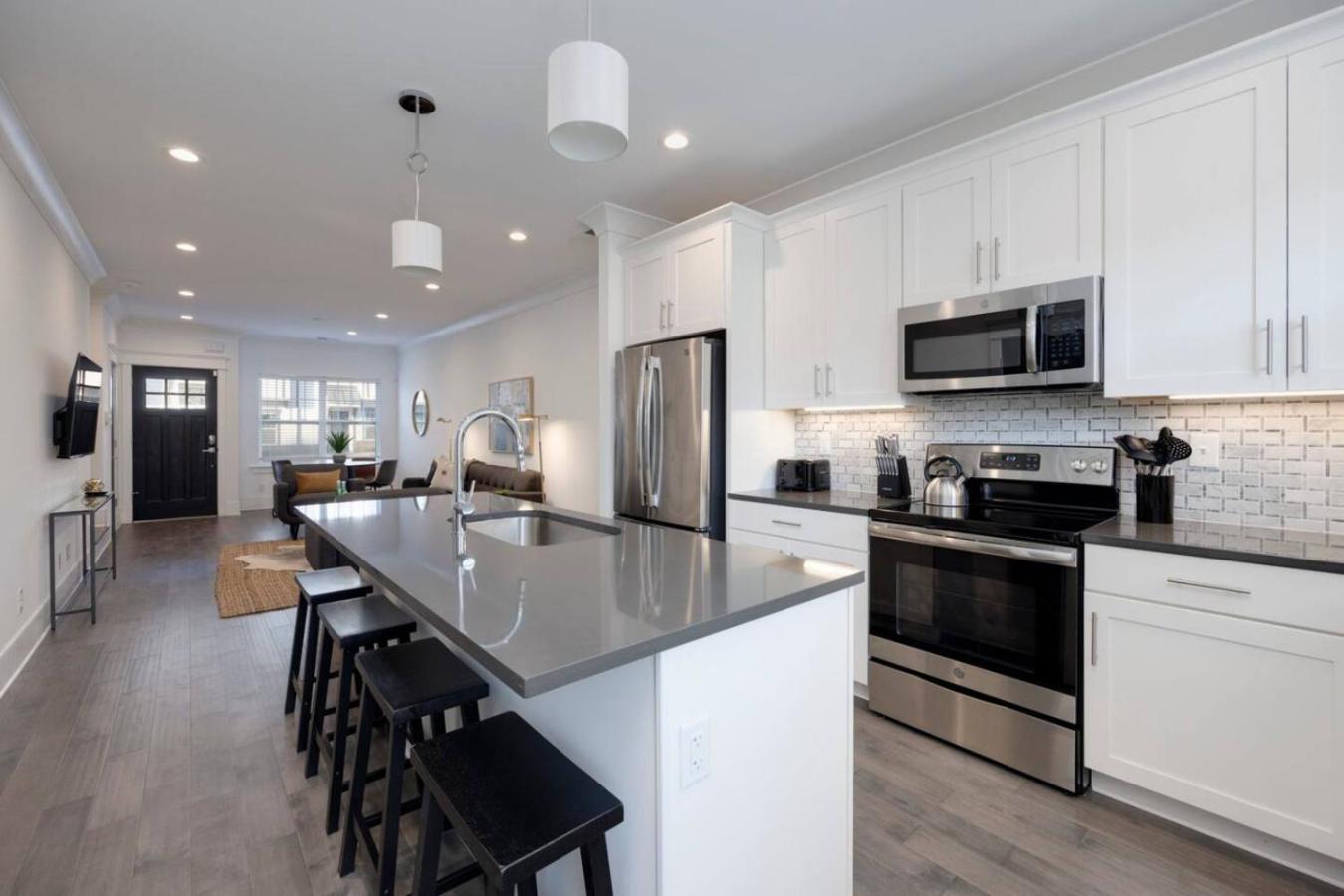 Beautiful Townhomes 2 Units With Outdoor Patios * Nashville