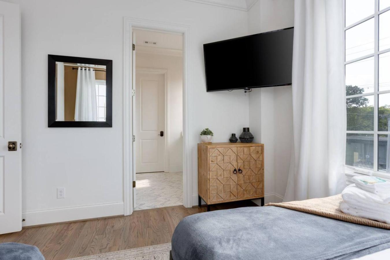 Downtown Luxury Large Townhome Lots Of Beds