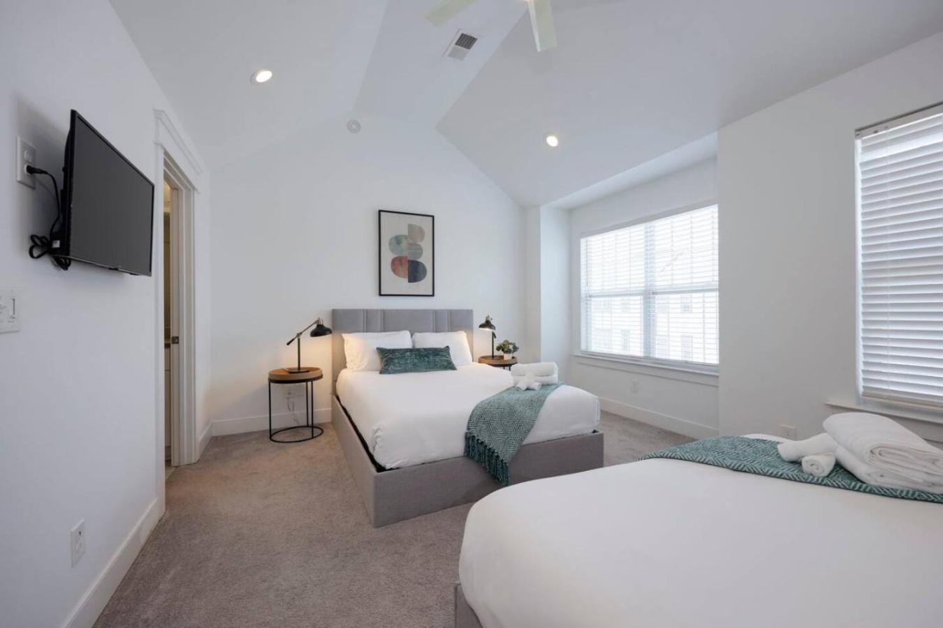 Double Townhomes Elegant Design Big Groups *