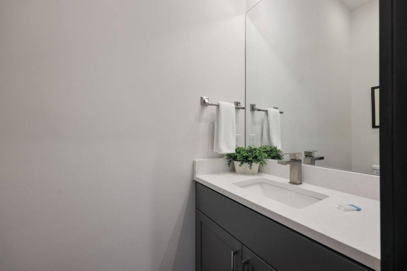 Two Townhomes Blue Dreams And Rustic Elegance Holiday home Nashville