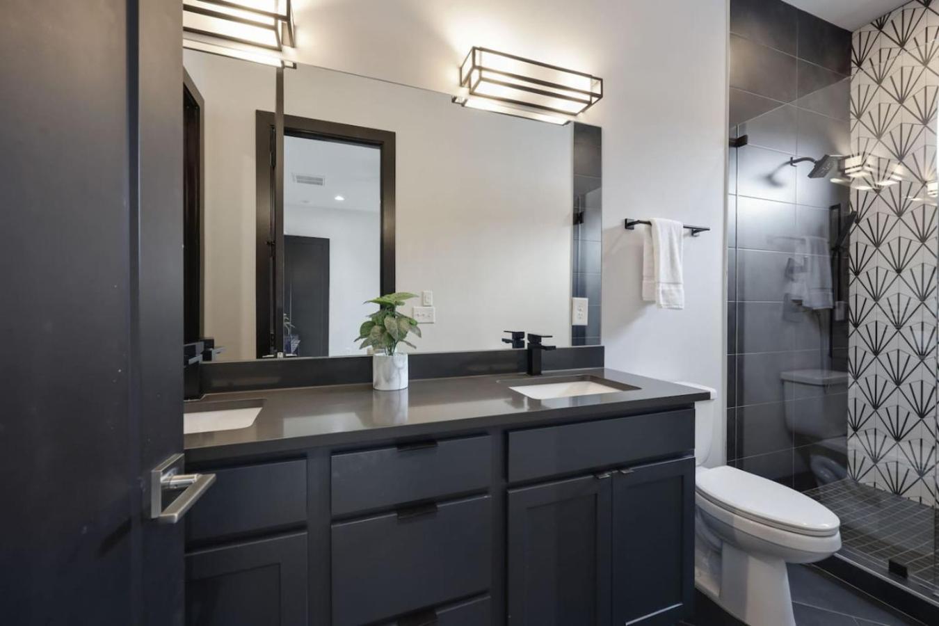 Holiday home Two Townhomes Blue Dreams And Rustic Elegance