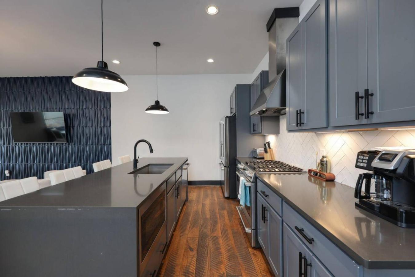 Two Townhomes Blue Dreams And Rustic Elegance Holiday home Nashville