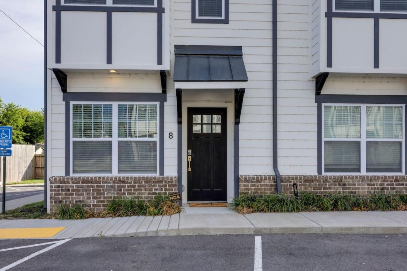 Two Gorgeous Homes Twenty Guests Amazing Location *