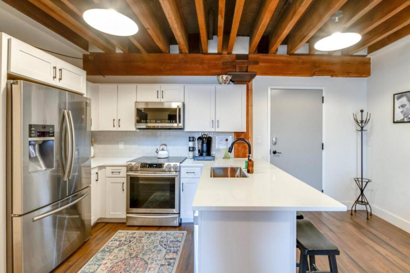 Apartment Stylish With Urban Charm Nashville