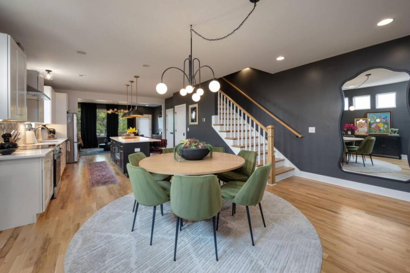 Nations Elegance Rooftop And Private Patio Holiday home