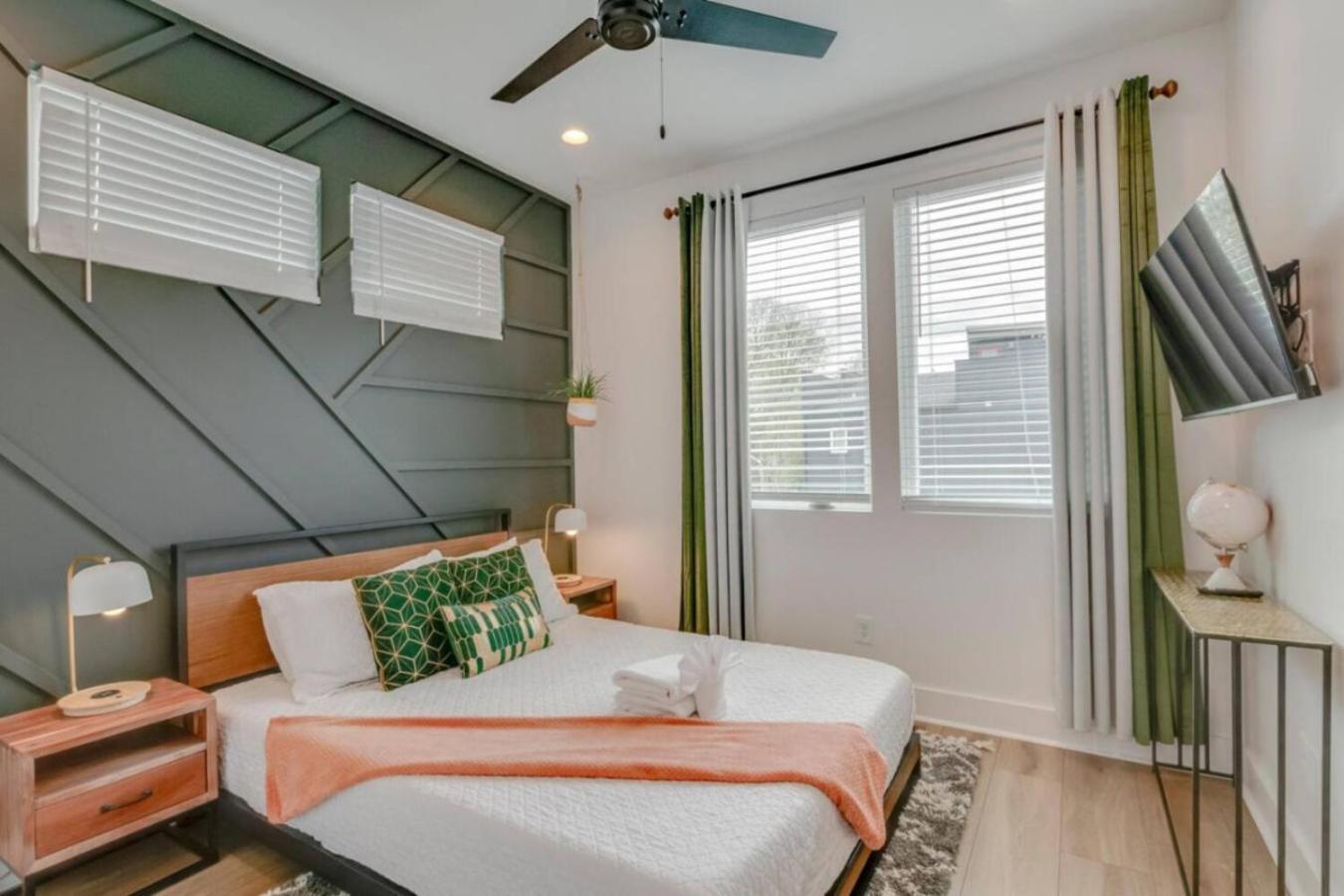 10 Mins To Broadway Rooftop Patio And Putting Holiday home Nashville
