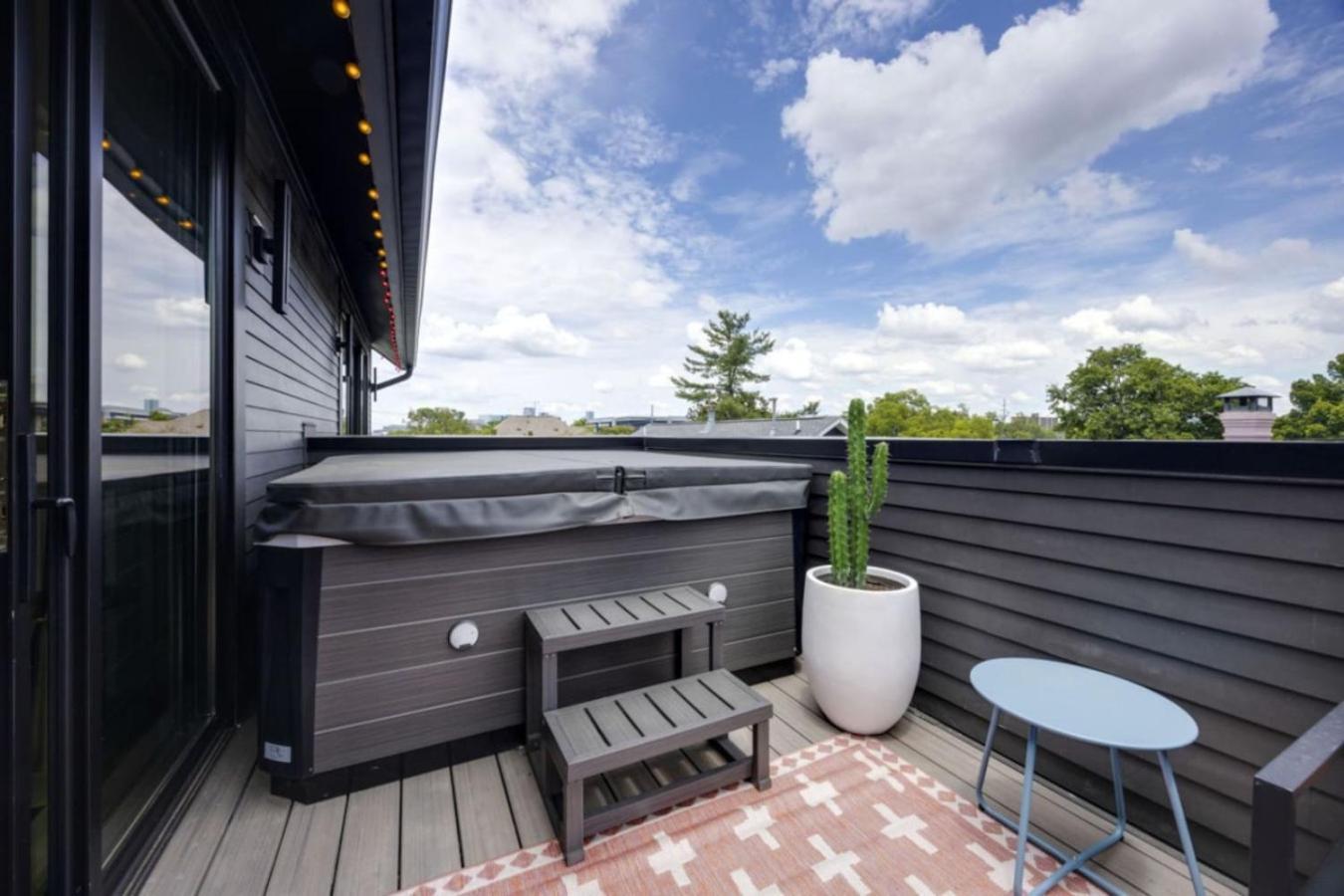 Music Row Country Retreat Balcony And Hot Tub * Nashville