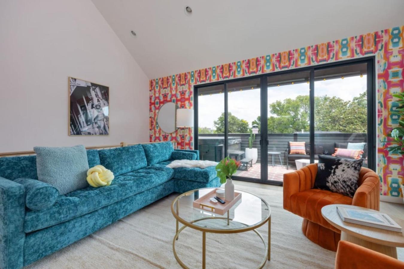 Music Row Country Retreat Balcony And Hot Tub