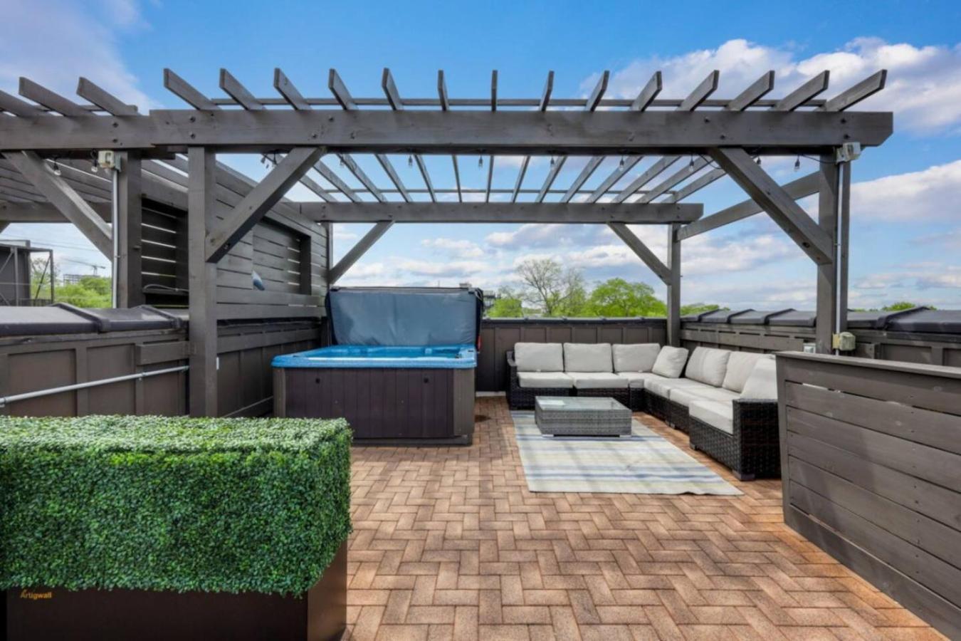 Blue Horizon - Hot Tub - Dual Rooftop Balconies Holiday home *
