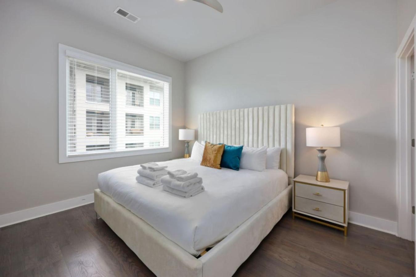 Rhythmic Retreat Rooftop Lounge 4 Bedroom 4.5 Bath *