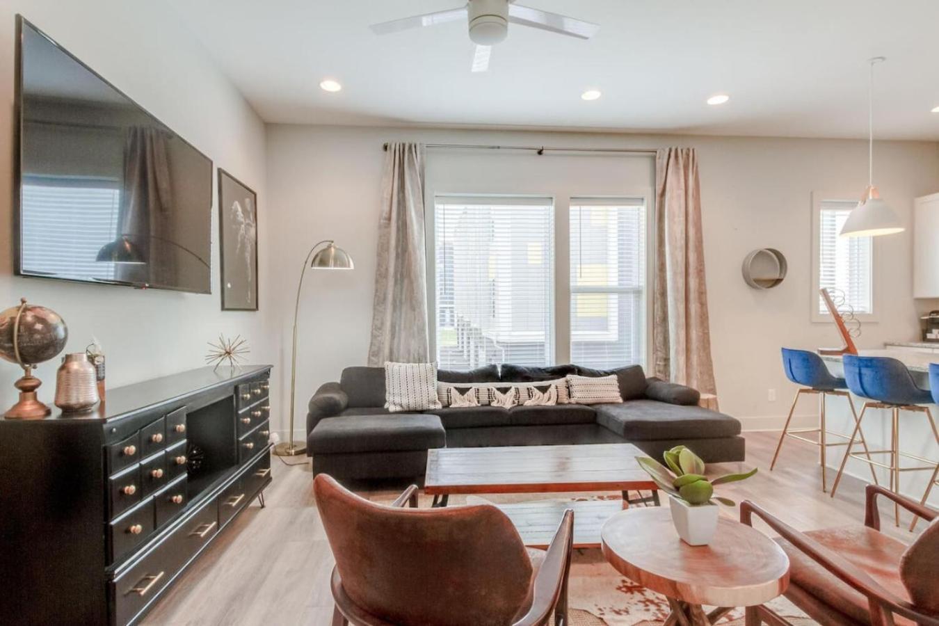 Holiday home Harmony Of Dual Townhomes With 14 Beds *