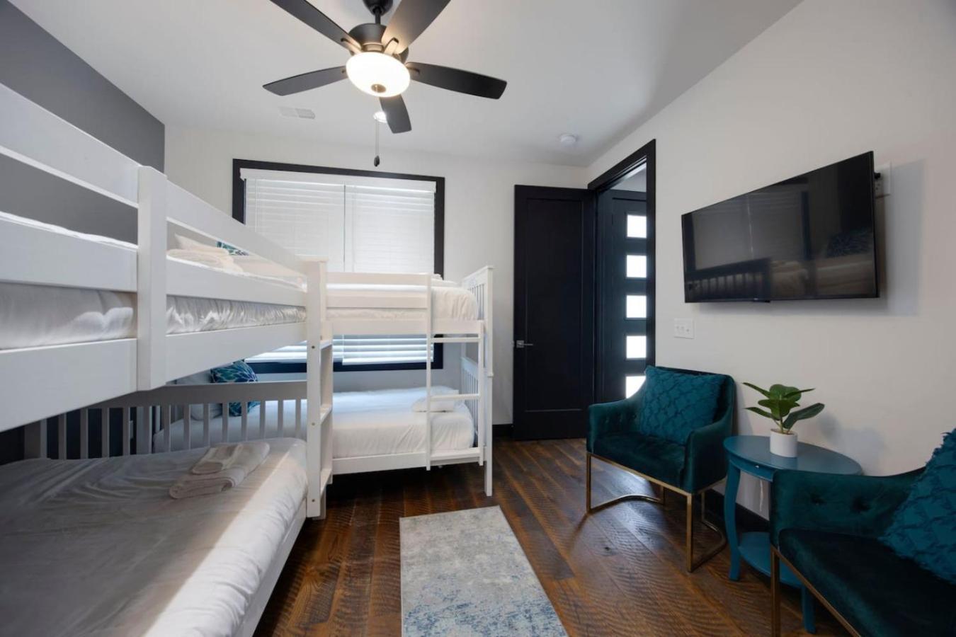 Two Townhomes- Rooftop Lounge- Hot Tub- Views Holiday home Nashville