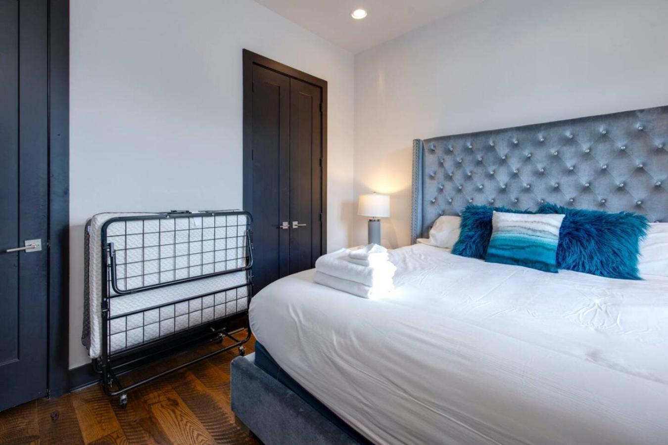 Holiday home Two Townhomes- Rooftop Lounge- Hot Tub- Views Nashville