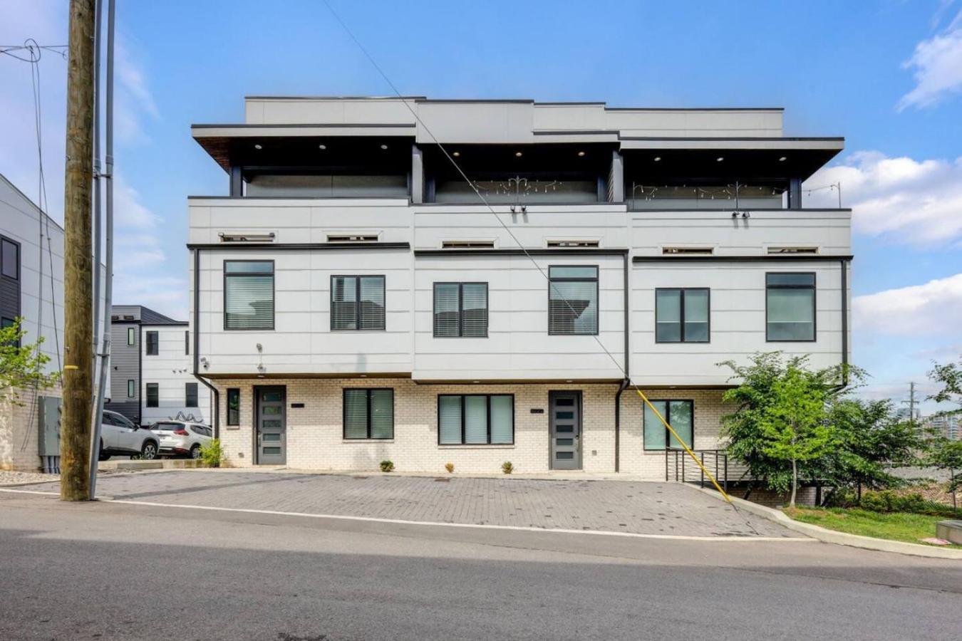 Holiday home Two Townhomes- Rooftop Lounge- Hot Tub- Views Nashville
