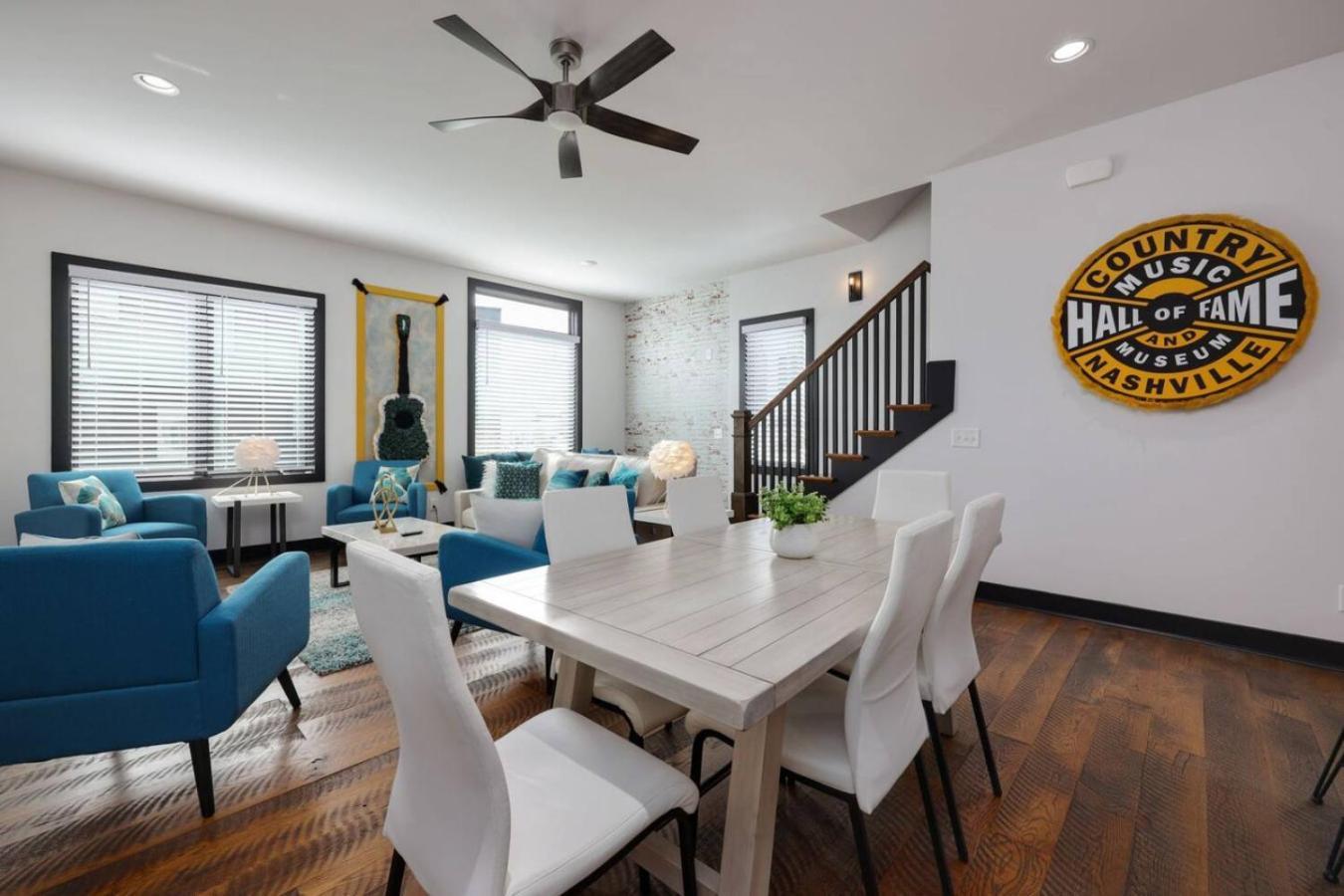 Holiday home Two Townhomes- Rooftop Lounge- Hot Tub- Views *
