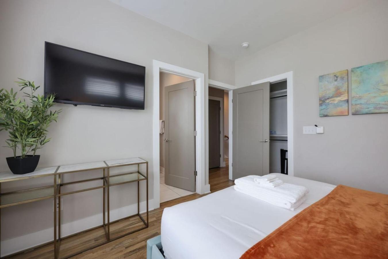 Holiday home Two Townhomes - Hot Tubs And Rooftop Balconies *