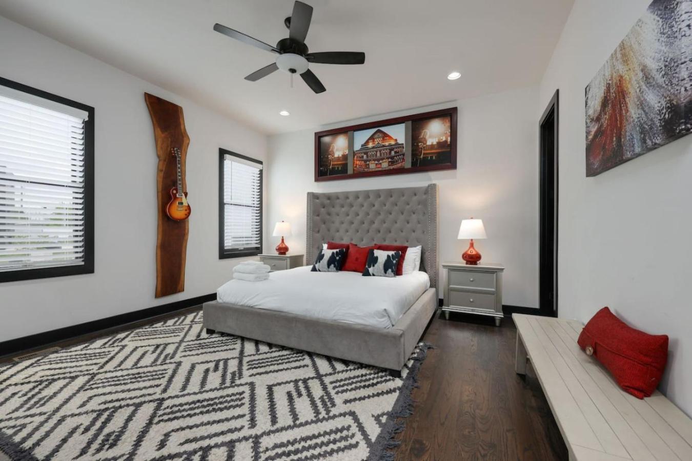 Holiday home Two Townhomes- Rooftop Lounge- Hot Tub- Views *
