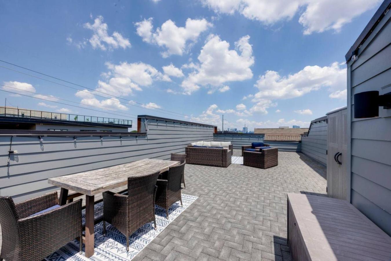 Luxury Double Townhomes With Two Huge Sky Rooftops *