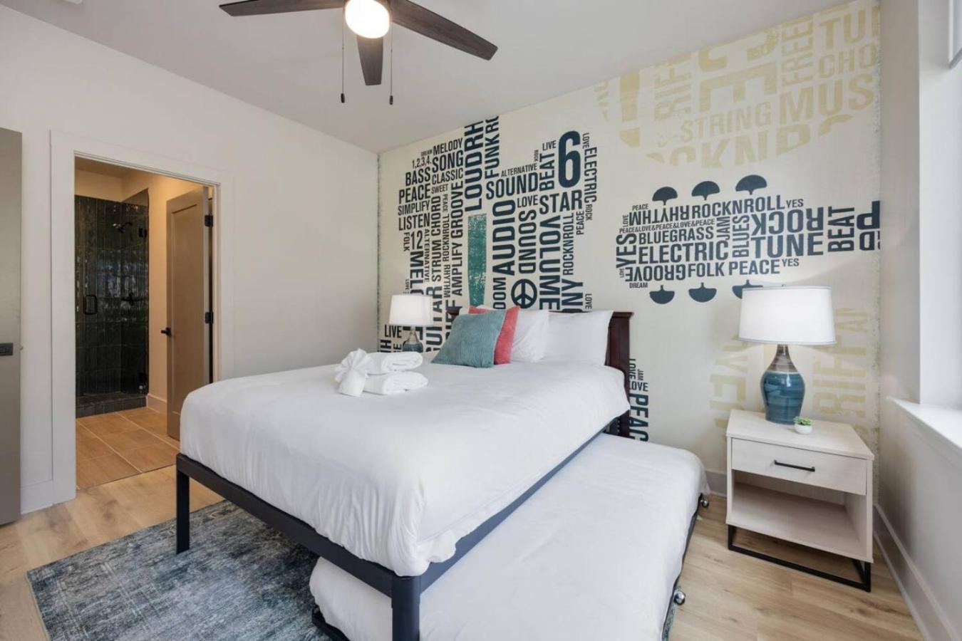 Holiday home Hey Dolly Denim Dual Townhomes Nashville