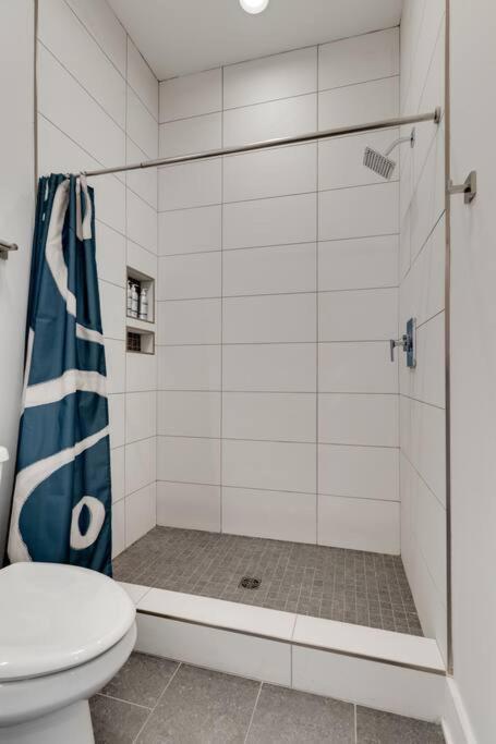 Apartment West End 4 Bd,4bath Walk To Bars-close To Broadway *