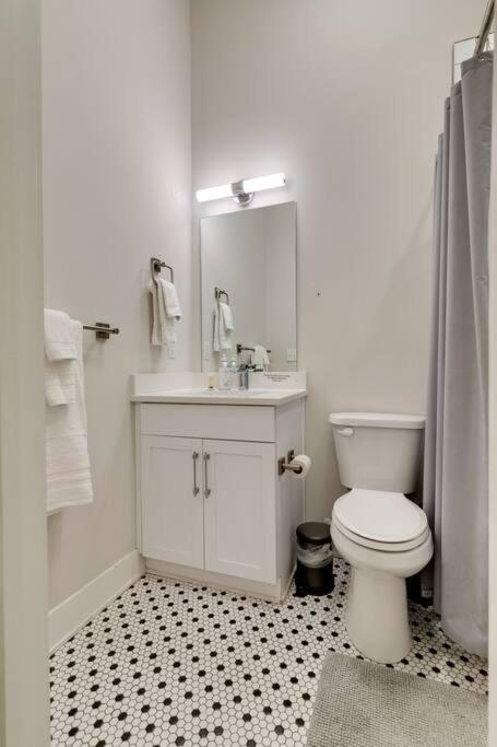 Apartment West End 4 Bd,4bath Walk To Bars-close To Broadway *