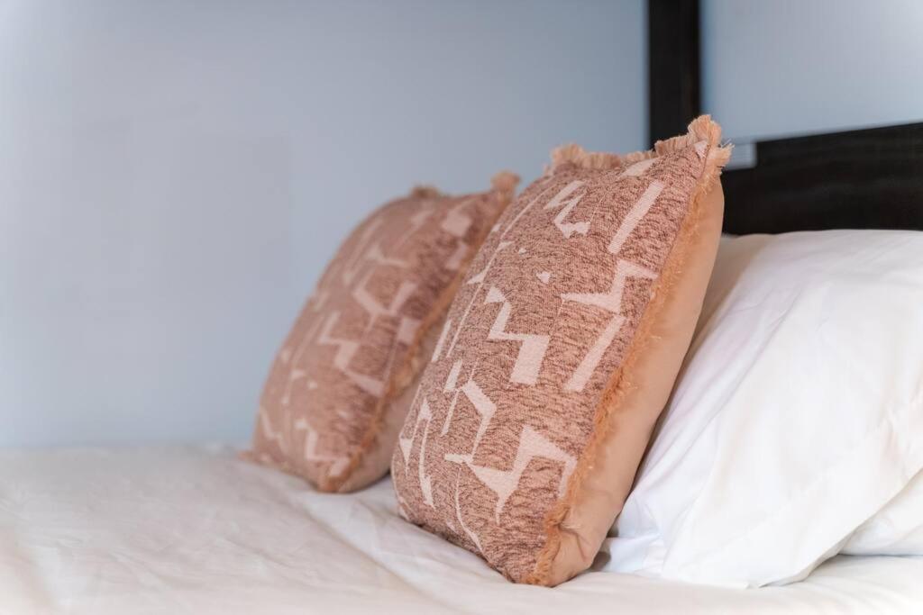 West End 4 Bd,4bath Walk To Bars-close To Broadway Apartment