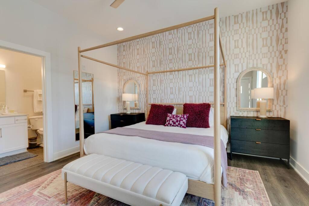 West End 4 Bd,4bath Walk To Bars-close To Broadway Apartment