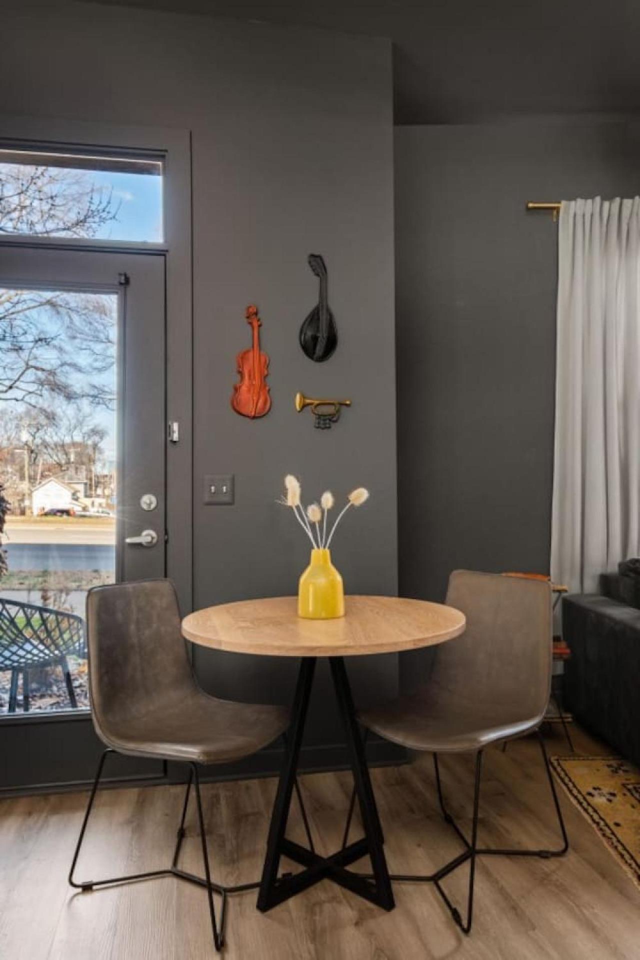 Music Row Pearls With Vandy And Belmont At Your Doorstep Apartment
