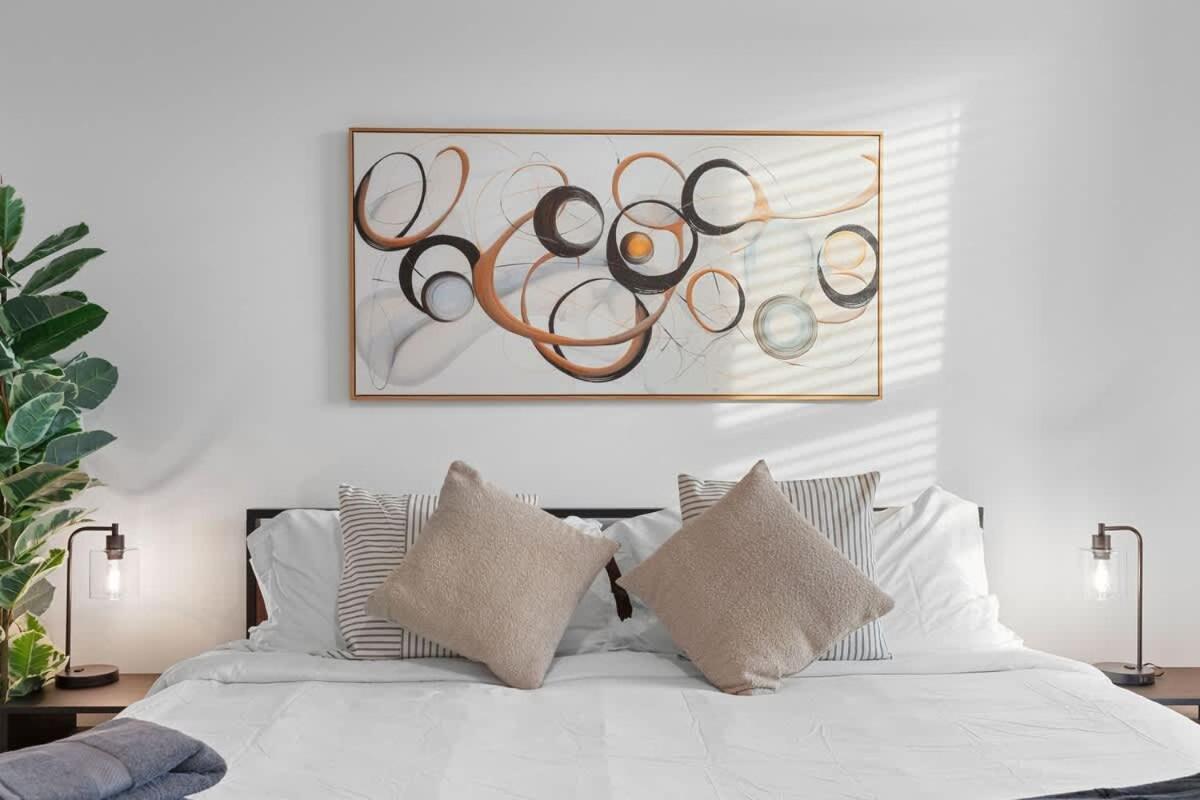 Apartment 5min To Dt Pool King Bed Full Gym Parking