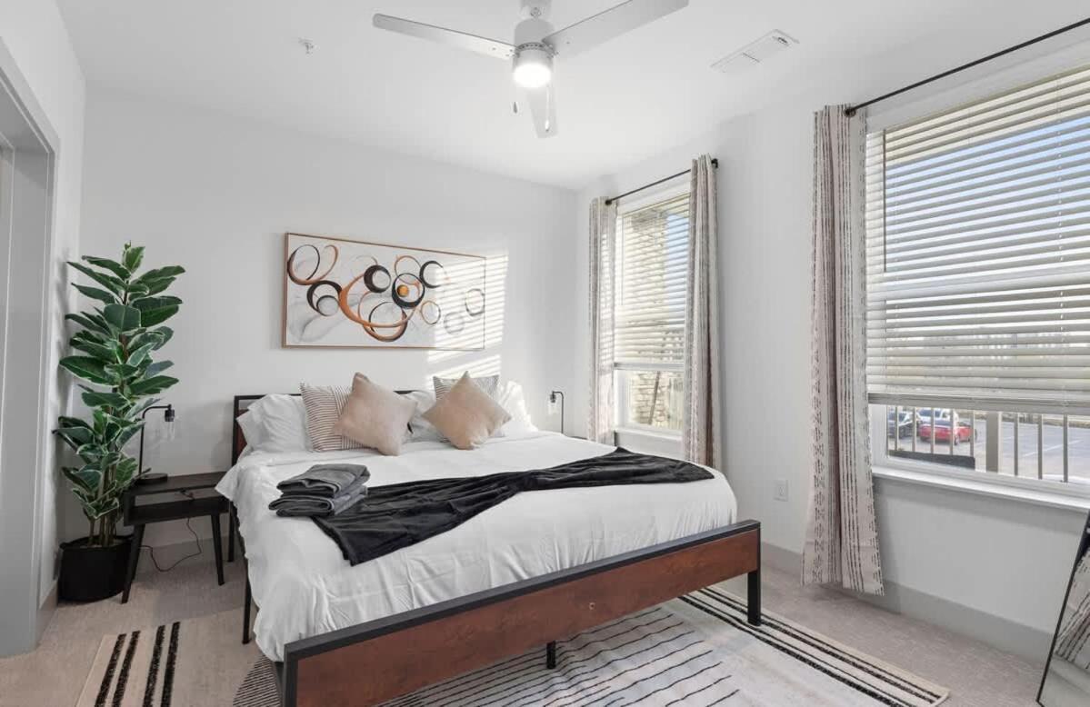 5min To Dt Pool King Bed Full Gym Parking Apartment *