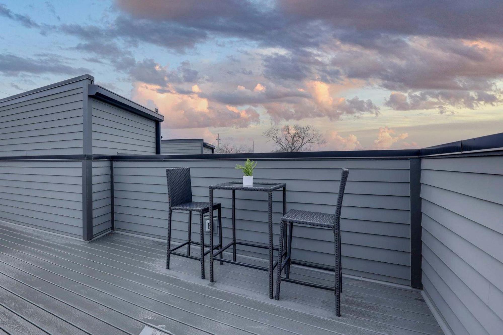 The Iris - Rooftop Patio 2 Miles To Broadway *