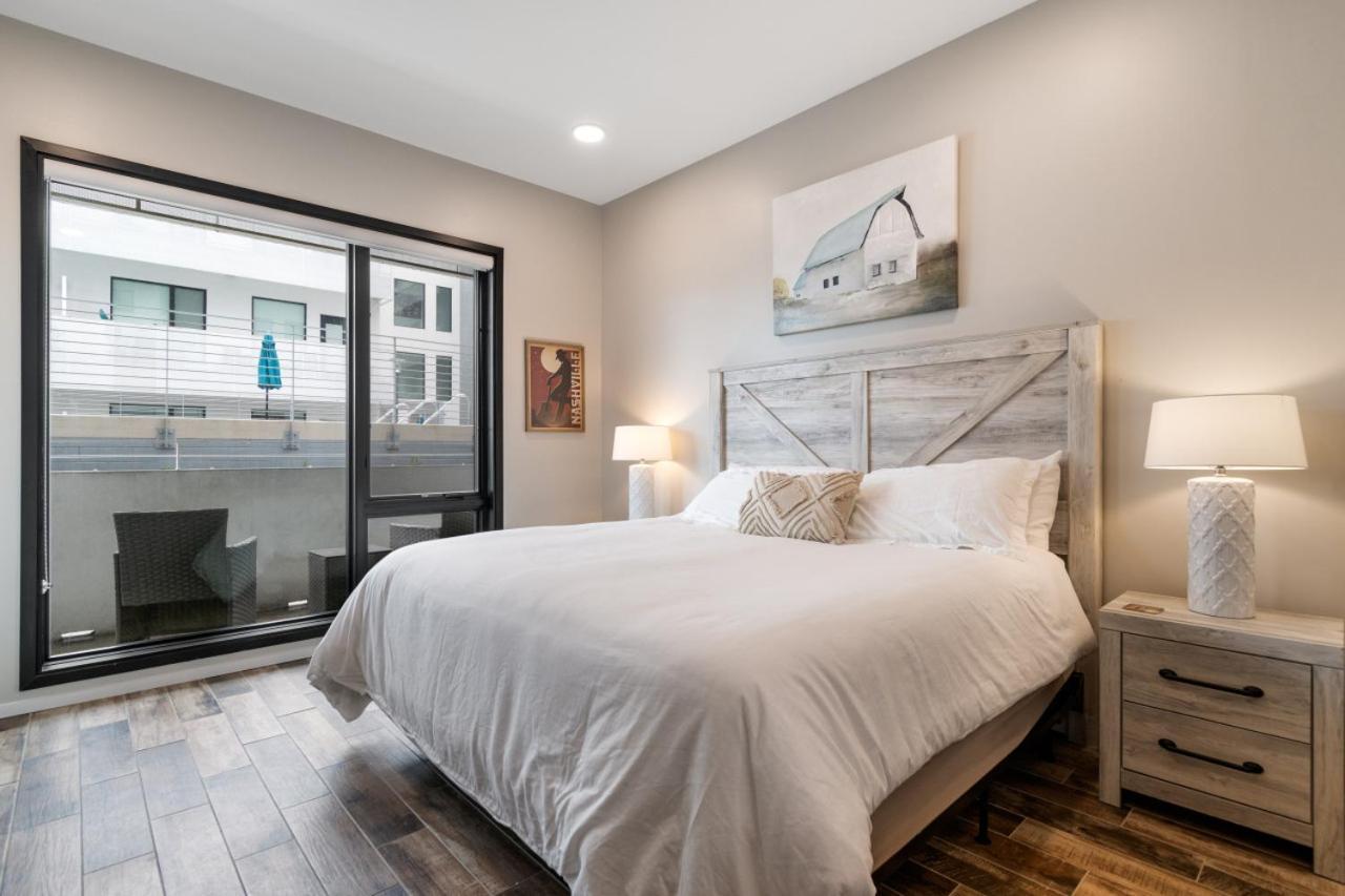 Holiday home Illume New Modern Downtown Views With A Pool *