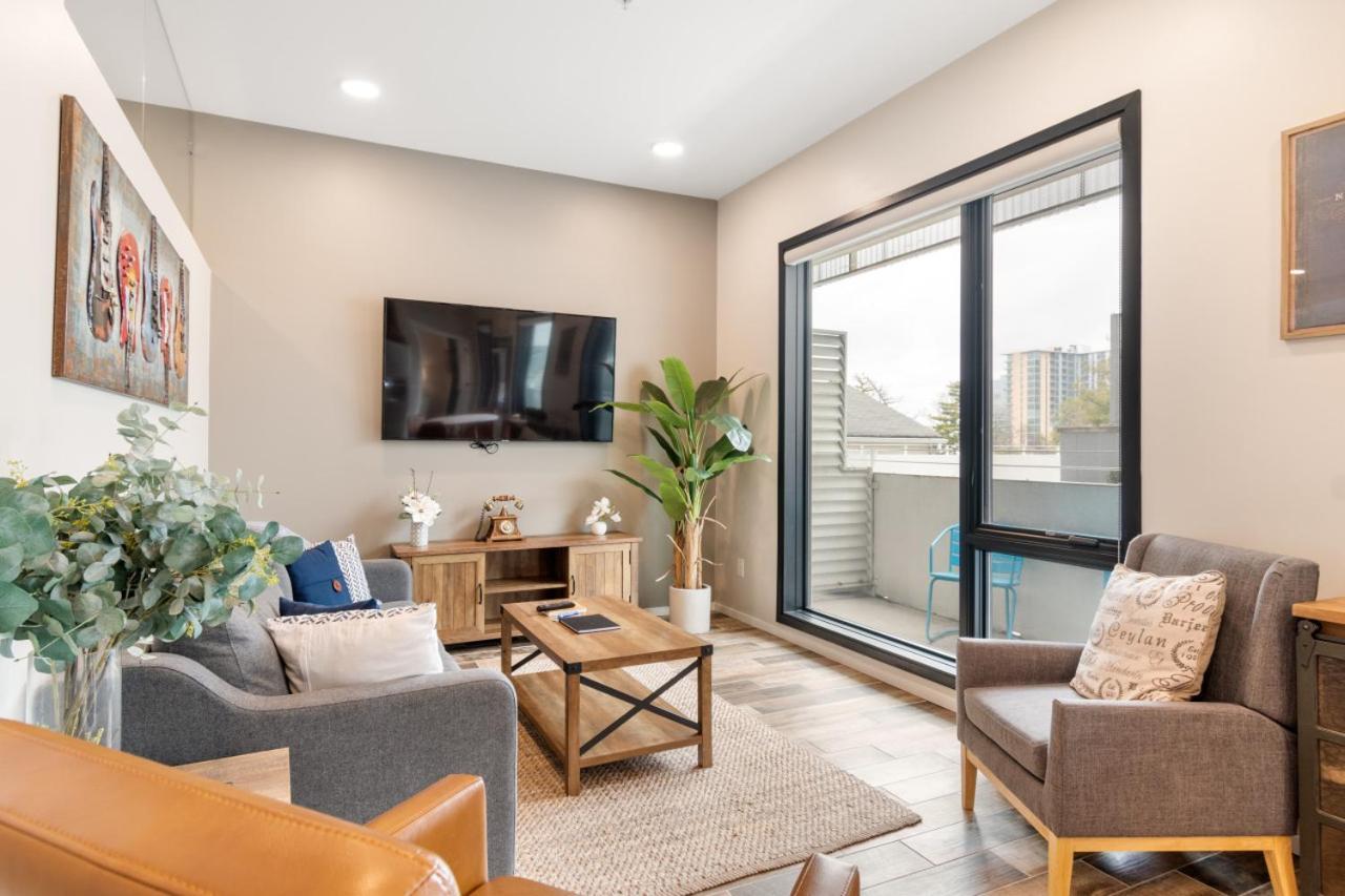 Illume New Modern Downtown Views With A Pool *