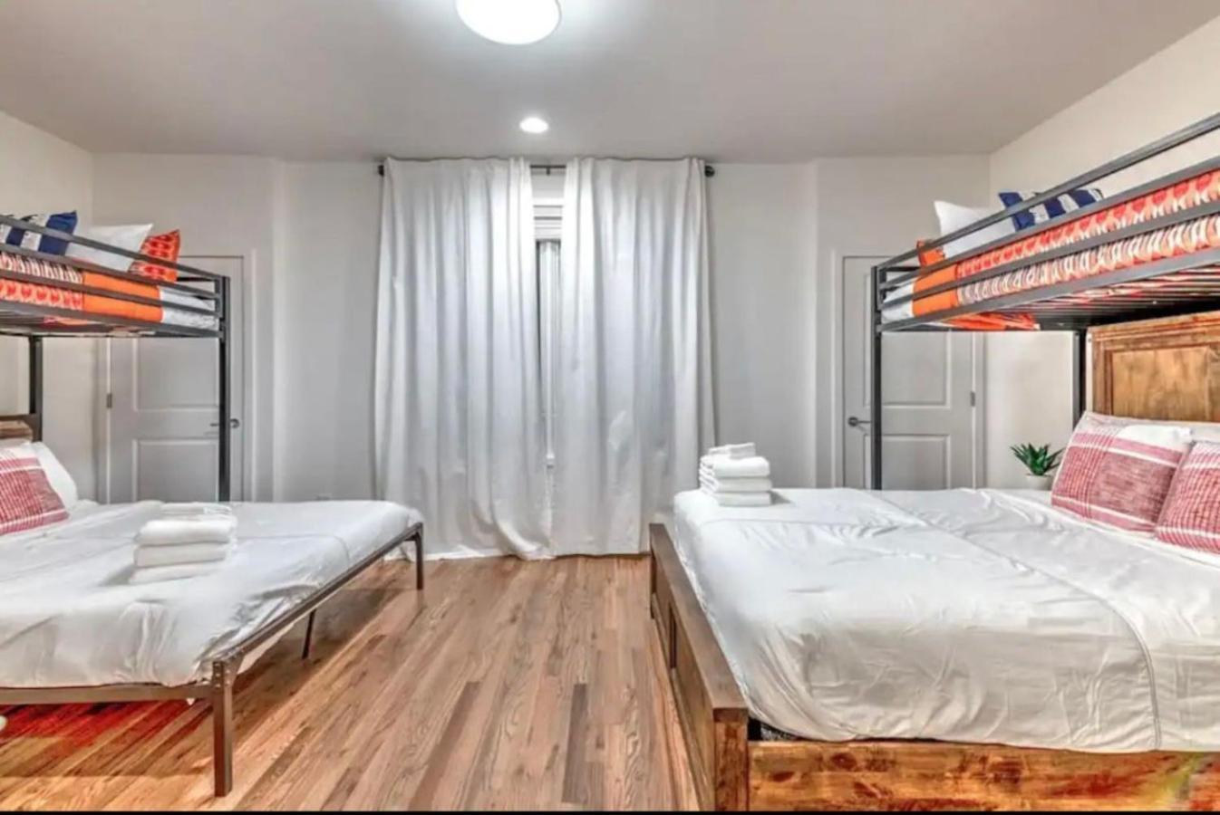 Holiday home New 4bdrm House With Views, Pool Table, 5min To Downtown! Sleeps 22! Nashville