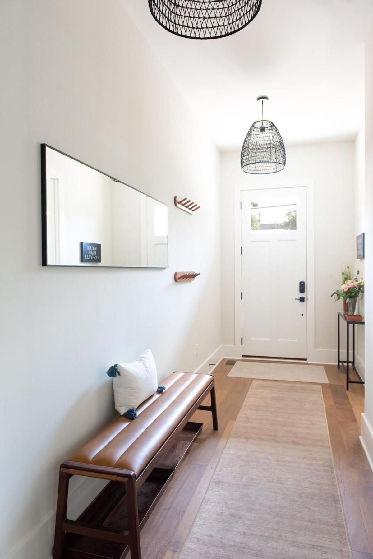 Spacious 4br, Rooftop Patio, Garage, Walk To Faves, 5 Mins To Nissan Stadium, Less Than 10 Mins To Broadway, 24 Hr Hospitality, Great For Groups