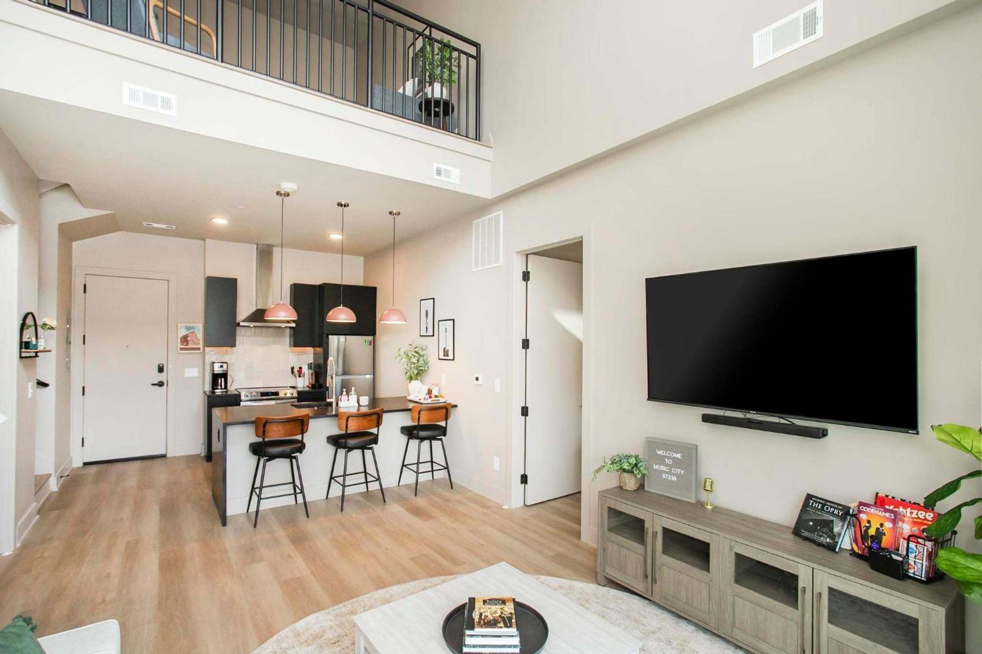 Chic 2br With Loft In East Nash Sleeps 6 Apartment