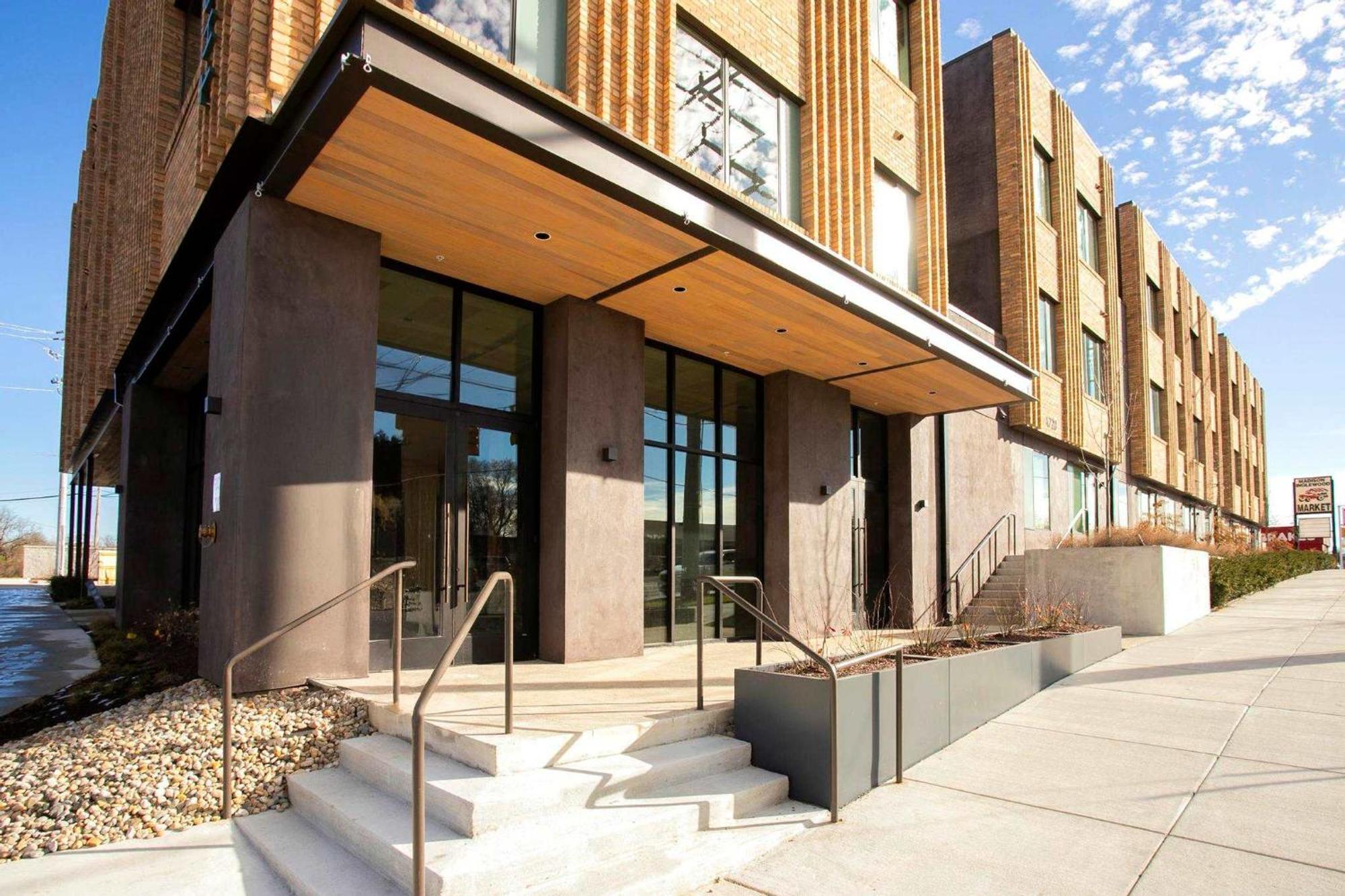 Chic 2br With Loft In East Nash Sleeps 6 Apartment *