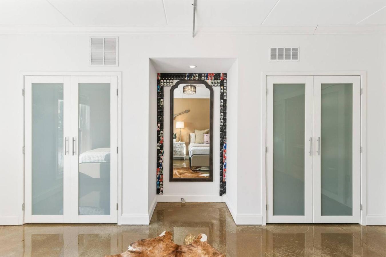 Pool, Walk Restaurants Bars On Famous Music Row Holiday home Nashville