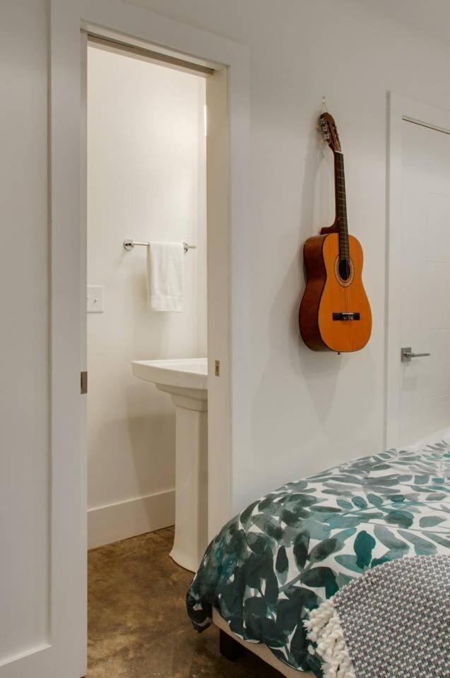 Holiday home Modern 3br With Garage, Rooftop, Hot Neighborhood 10 Mins To Broadway, 24 Hour Hospitality Team, Perfect For Groups