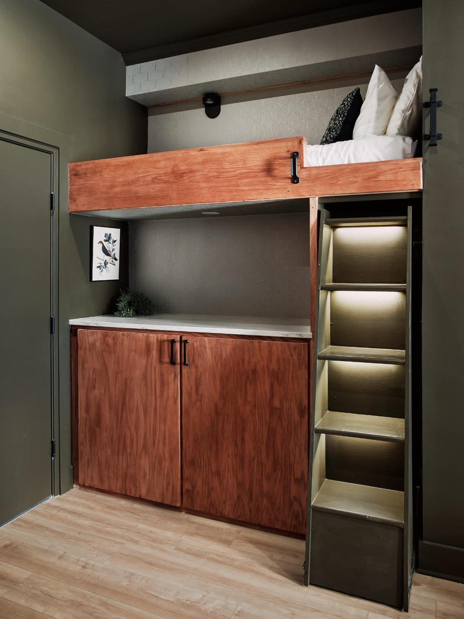 Dreamy With Fireplace, Rooftop, Gym, Parking, Sleeps 5 With King Bed, Sleeper Sofa, Hidden Bunk, Shared Rooftop And Gym, Free Dedicated Parking, Minutes To Broadway, Five Points & Grand Ole Opry, 24 Hr Hospitality