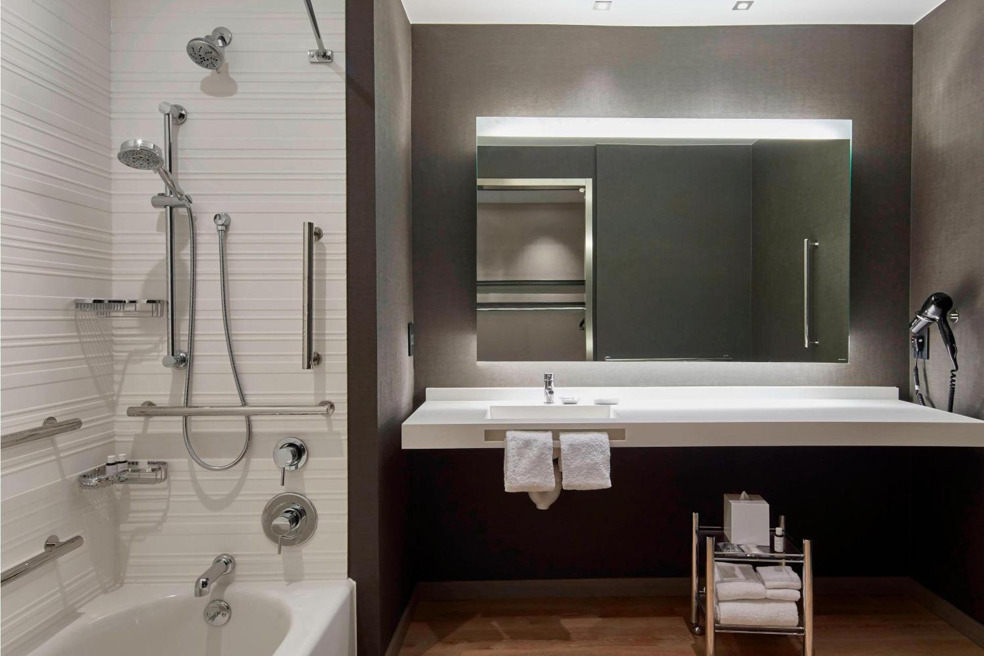 Hotel Ac Downtown 4*