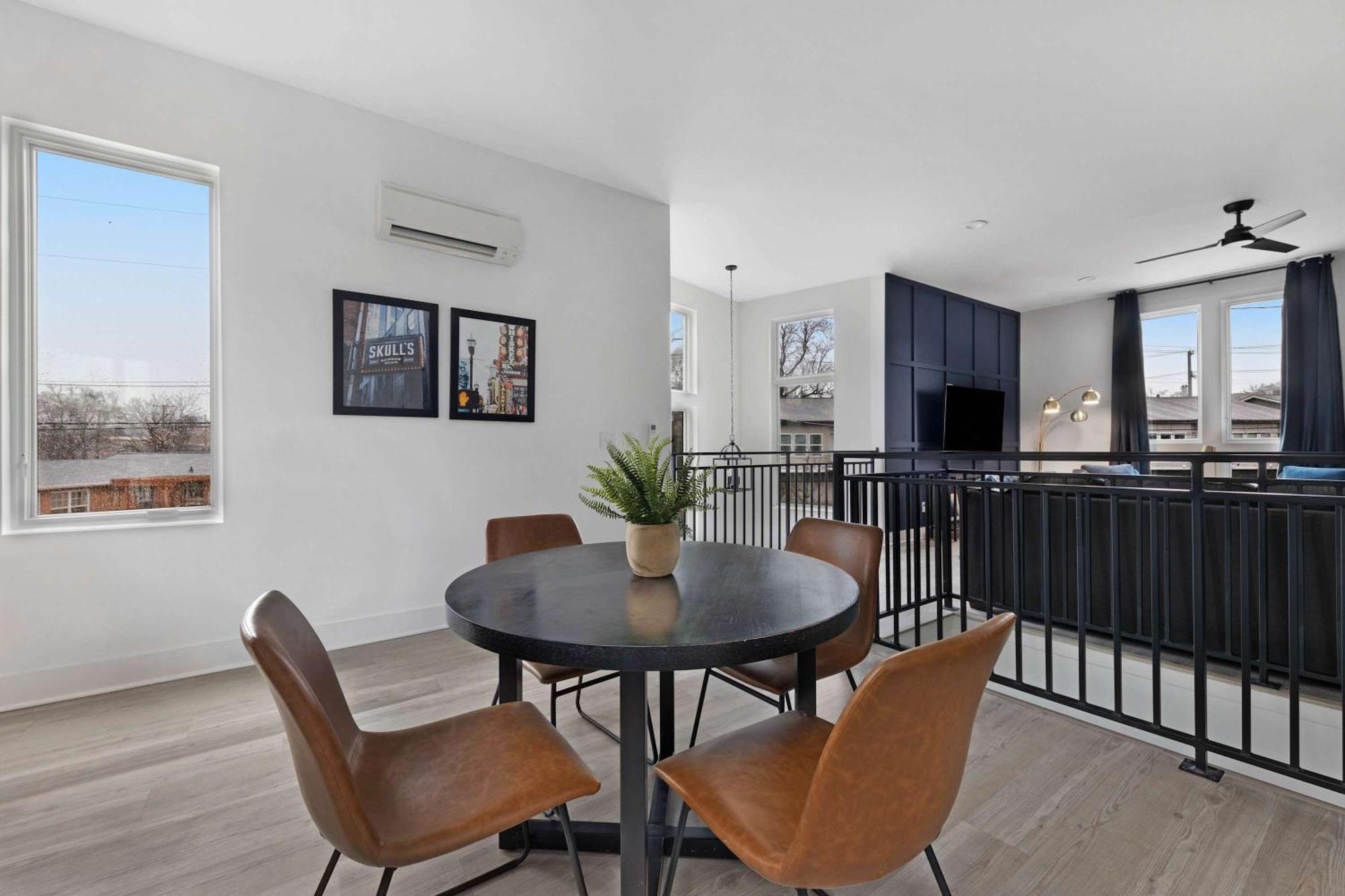 Holiday home The Iris - Rooftop Patio 2 Miles To Broadway *