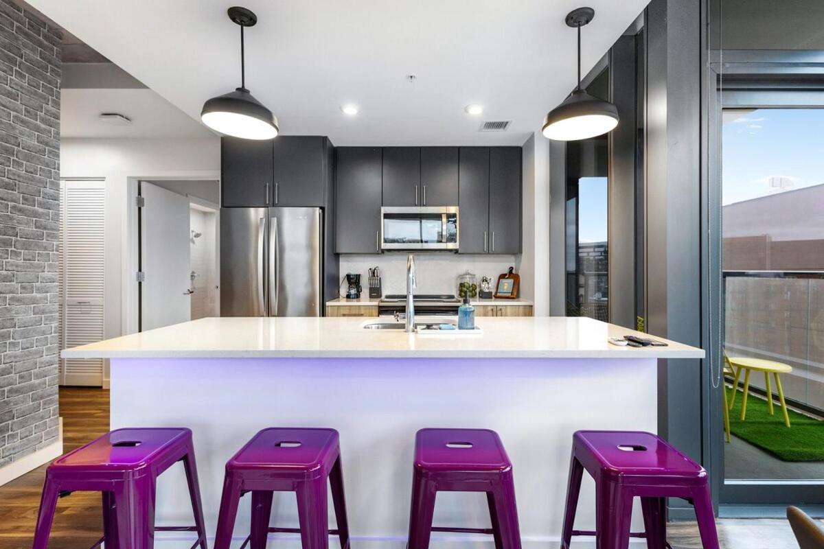 The Urban Kaleidoscope Downtown Apartment *