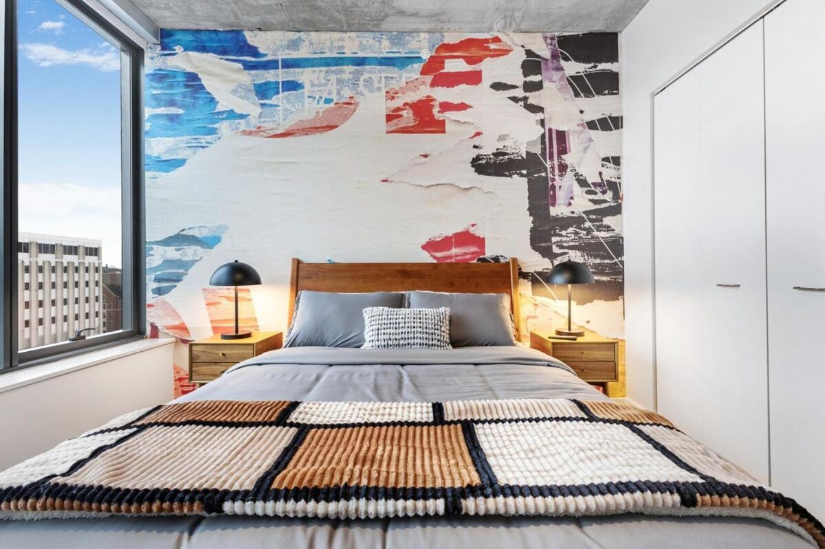 The Urban Kaleidoscope Downtown Apartment *