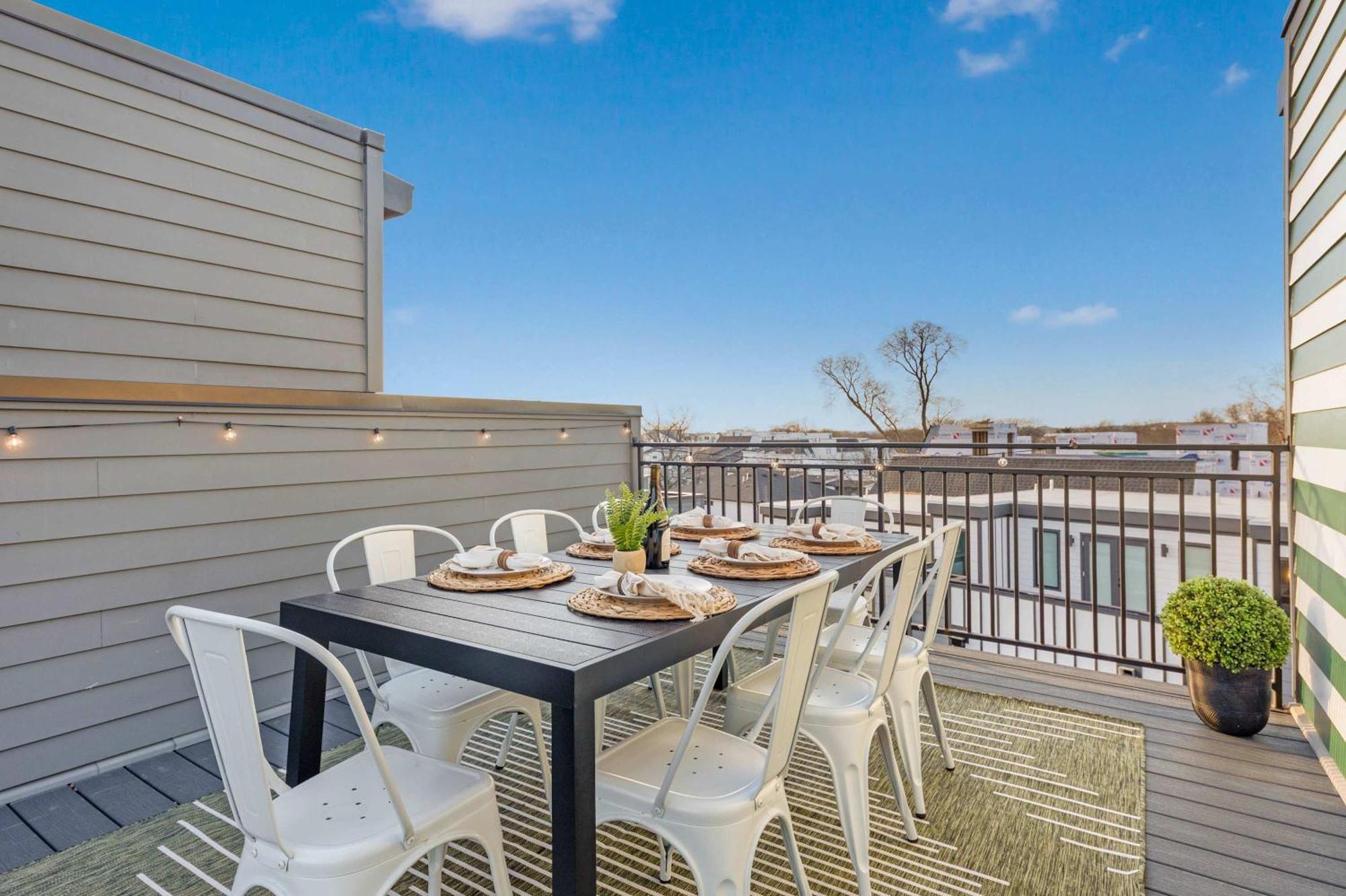 The Sunflower - 2 Mile To Broadway & Rooftop Patio Holiday home